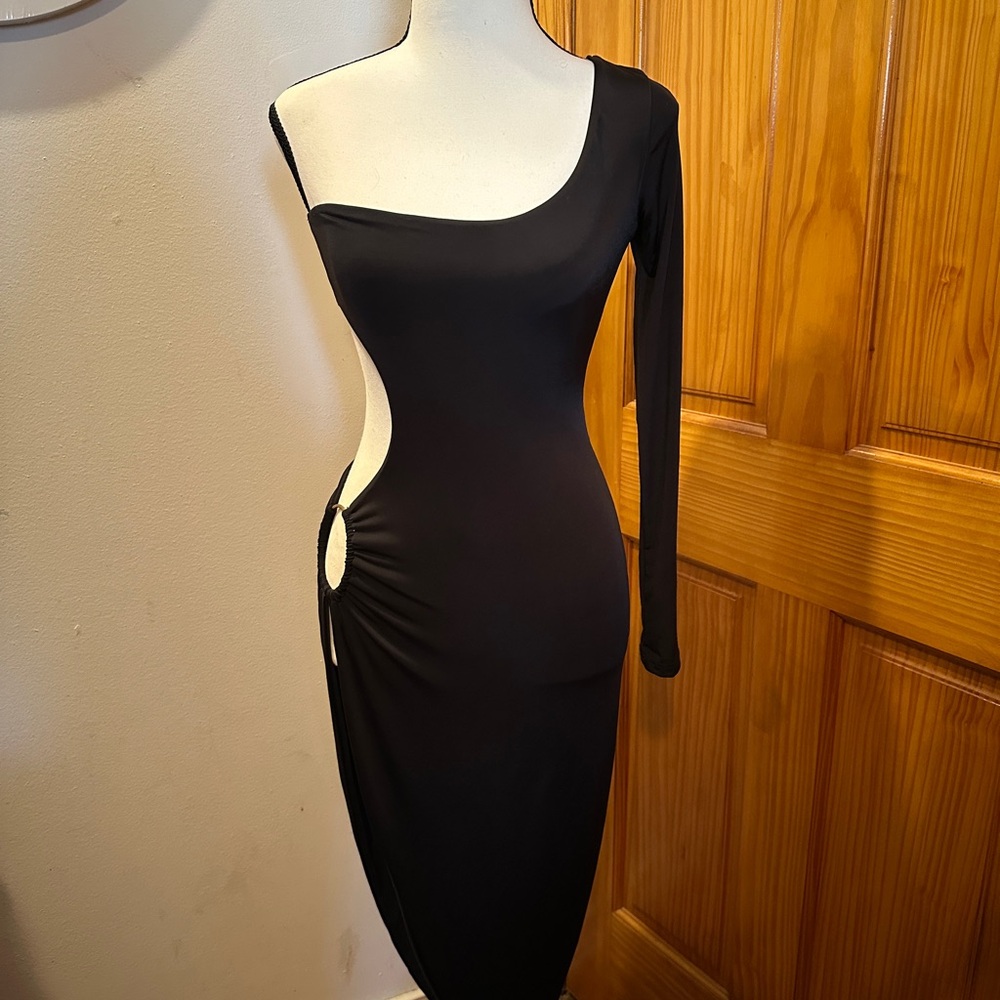 Elegant Black One-Shoulder Dress